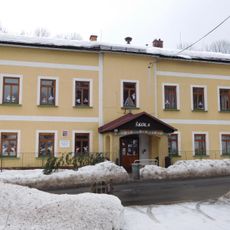 School building in Čistá