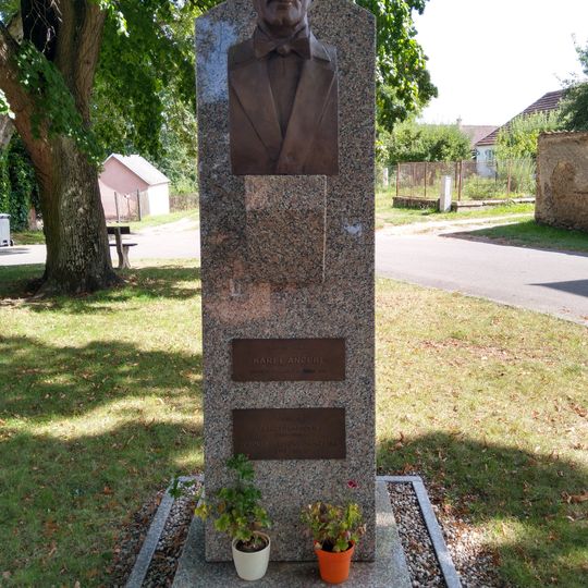 Busta Karla Ančerla