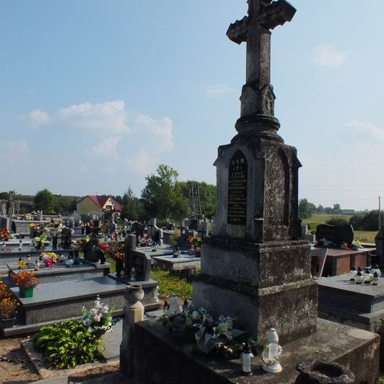 Cmentarz parafialny w Pierzchnicy