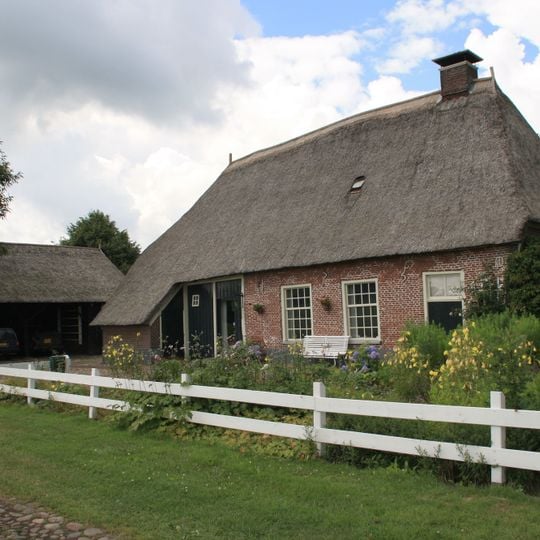 Boerderij onder rieten wolfsdak
