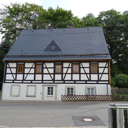 Wohnhaus in offener Bebauung Adelsbergstraße 213