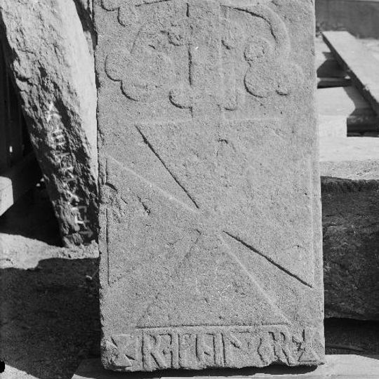 Västergötlands runinskrifter 142