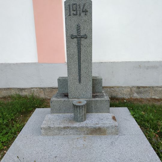 Pomník padlým u kaple Nejsvětější Trojice ve Svoru