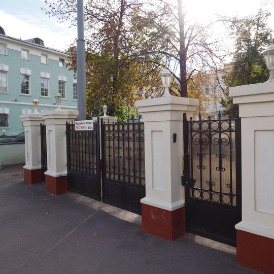 Белокаменные ворота