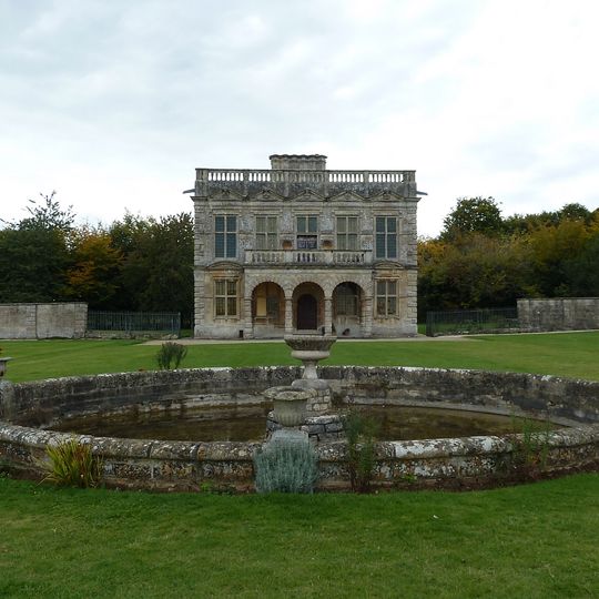 Fountain circa 40 metres east of Lodge Park