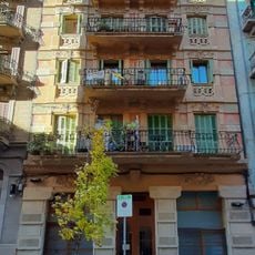 Building in carrer Tapioles, 34