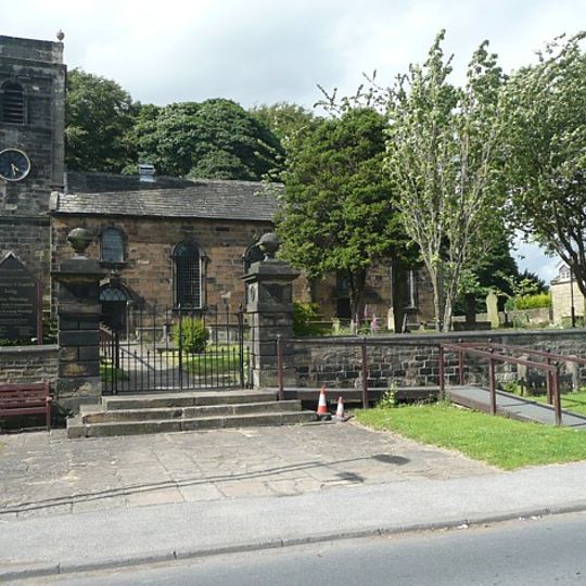 Gates and gate piers to churchyard of Church of St James