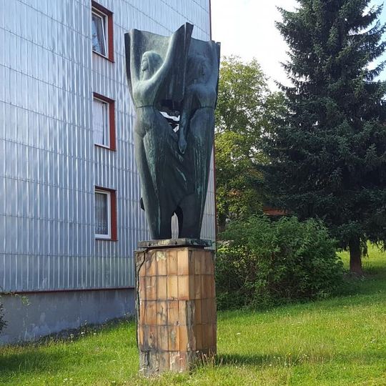 Socha ve Zbiroze před poštou