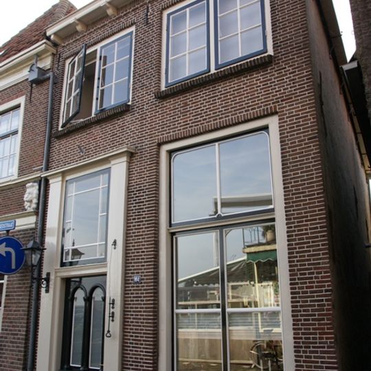Eenvoudige laat 19e-eeuwse gevel, voor ouder pand