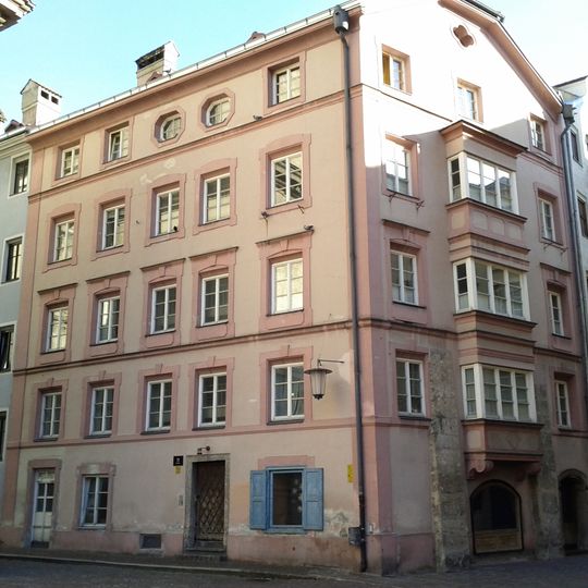 Wohn- und Geschäftshaus