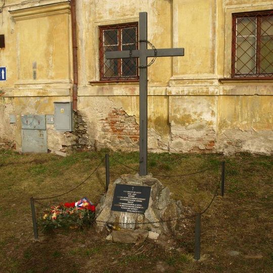 Památník obětem komunistického teroru v Louce