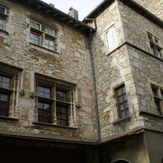 Maison voisine de la porte de ville carrée de Villeneuve