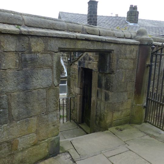Gateway and stone steps and outbuilding attached to south west of Heptonstall Grammar School Museum