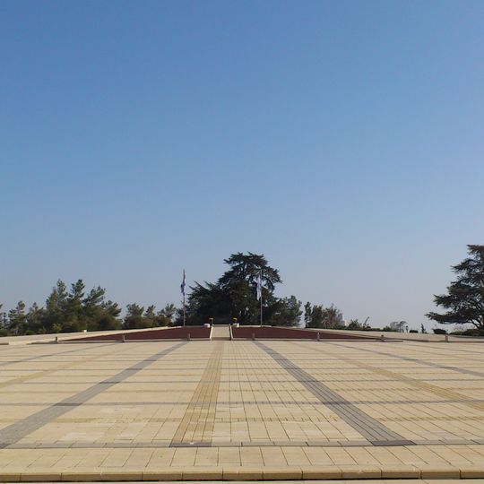 Monte Herzl Plaza