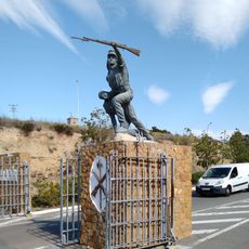 Estatua en la entrada a la Base militar Álvarez de Sotomayor