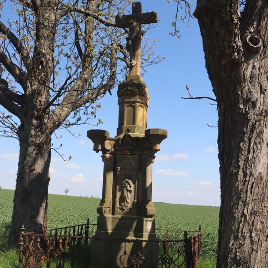 Kříž u silnice 152 východně od Dědic