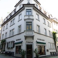 Wohn- und Geschäftshaus