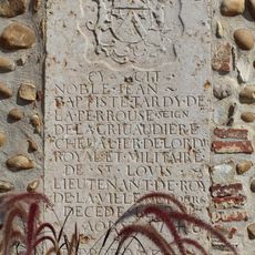 Plaque funéraire de Jean-Baptiste Tardy de La Perrouse, seigneur de La Grivaudière à Montracol