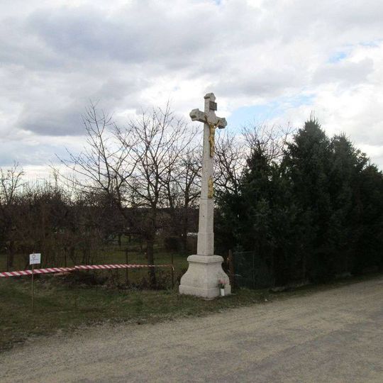 Kříž jižně od Újezdce