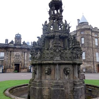 Holyrood Palace fountain