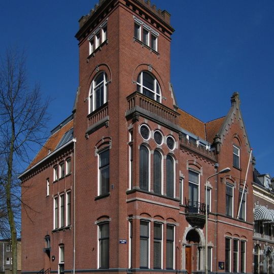 Herenhuis in late eclectische bouwstijl met elementen van de vernieuwingsarchitectuur