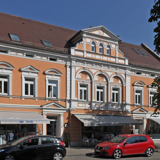 Wohn- und Geschäftshaus