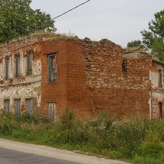 Дом жилой Балина с воротами