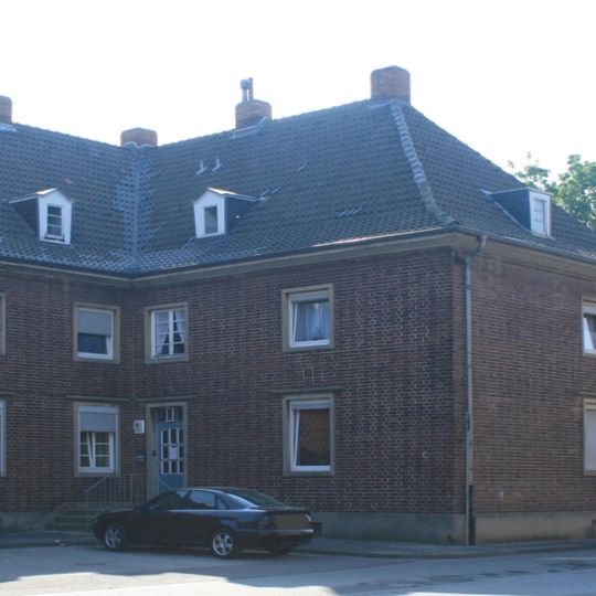 Pestalozzistraße 18–20