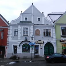 Wohn- und Geschäftshaus