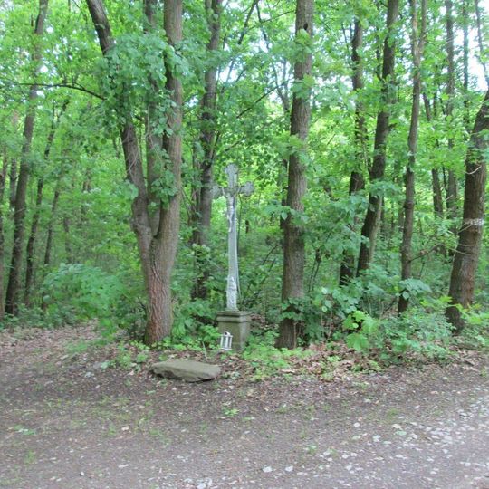 Kříž v lese nad Myšencem