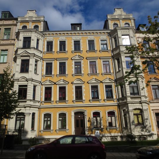 Mietshaus in geschlossener Bebauung mit Vorgarten Andréstraße 6