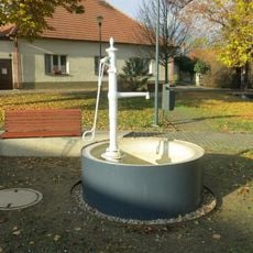 Kašna na Mírovém náměstí v Líbeznicích