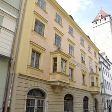 Wohn- und Geschäftshaus