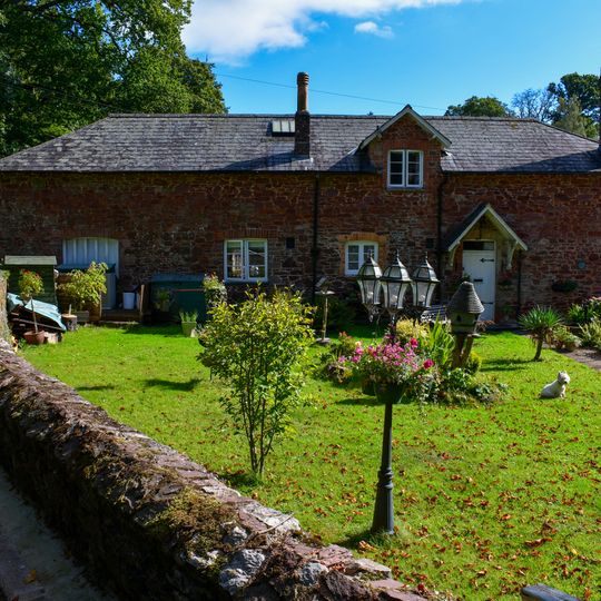 Lanscombe Lodge Cottage And Adjoining Stables