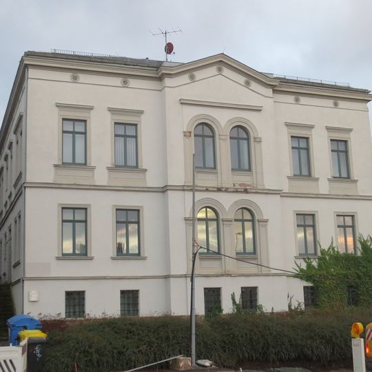 Villa mit Vorgarten Dresdner Straße 40