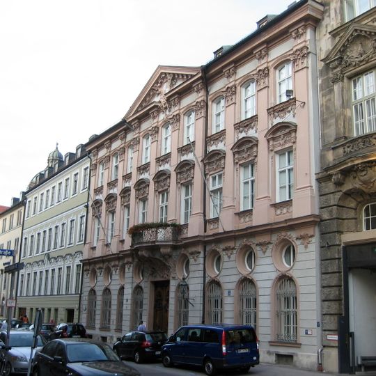 Palais Holnstein