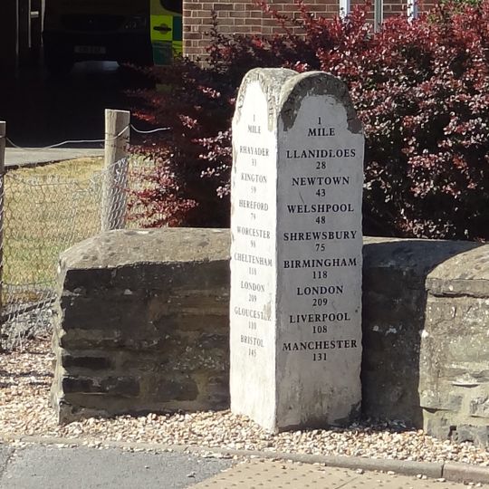 Milestone on S side of Llanbadarn Road