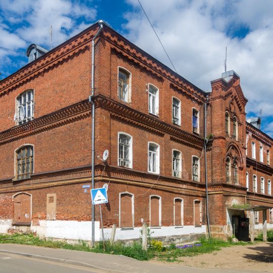 Рабочий поселок при отбельно-красильной и набивной фабрике «Товарищества Никольской мануфактуры Саввы Морозова сына и Ко», где родился и проживал в 1914-1929 гг. Герой Советского Союза летчик К.В. Соловьев