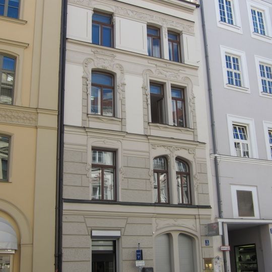 Wohn- und Geschäftshaus