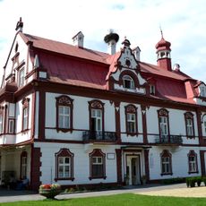 Kaštieľ a park, kaštieľ