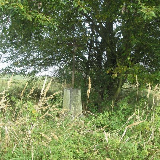 Kříž východně od Lhoty