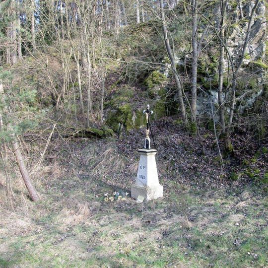 Kříž jihozápadně od Prostiboře