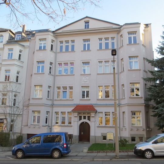Mietshaus in ehemals geschlossener Bebauung Ulmenstraße 38