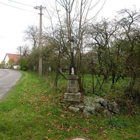 Kříž v Nové Vsi u silnice