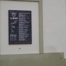 Pamětní deska letcům z 2. světové války na domě Husovo náměstí 111 v Rakovníku