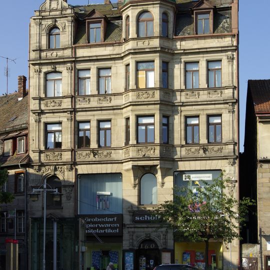 Wohn- und Geschäftshaus