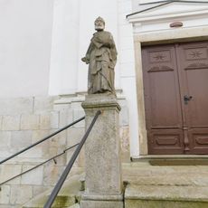 Socha svatého Petra před kostelem v Batelově