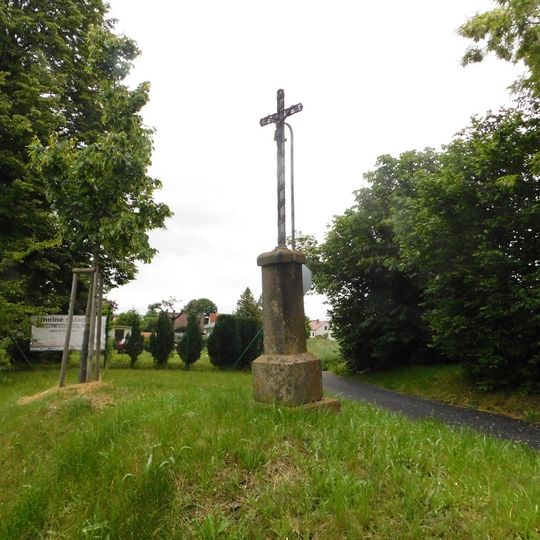 Kříž u zemědělského družstva v Senožatech