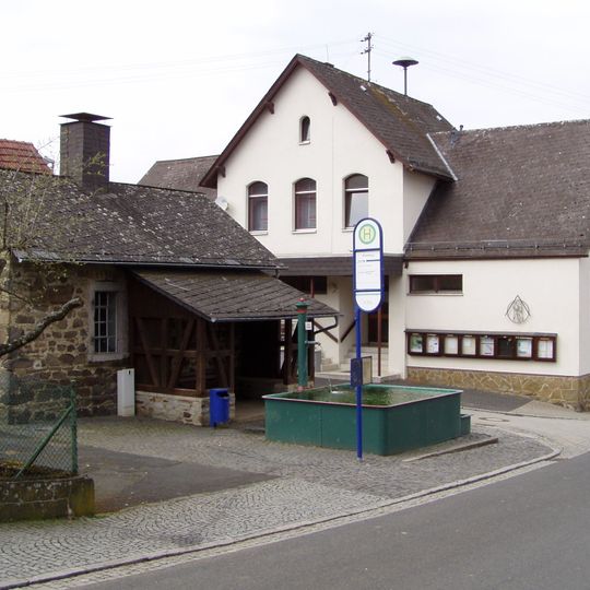 Backhaus und Laufbrunnen