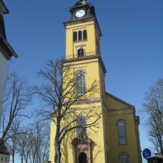 Sachgesamtheit Ev. Stadtkirche und Kirchhof mit folgenden Einzeldenkmalen: Kirche mit Ausstattung, Kirchhof, Denkmal für die Gefallenen des Ersten Weltkrieges, Denkmal für die Gefallenen von 1870/71, Grabmal, Gedenkstein und sog. Lotter-Linde (sieh
